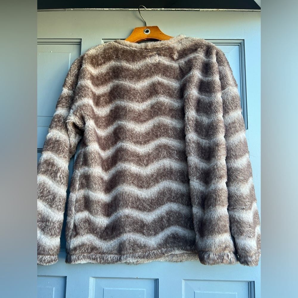 Dylan Tan Chevron stripe vintage drop shoulder pullover size S (faux fur) - Picture 7 of 13
